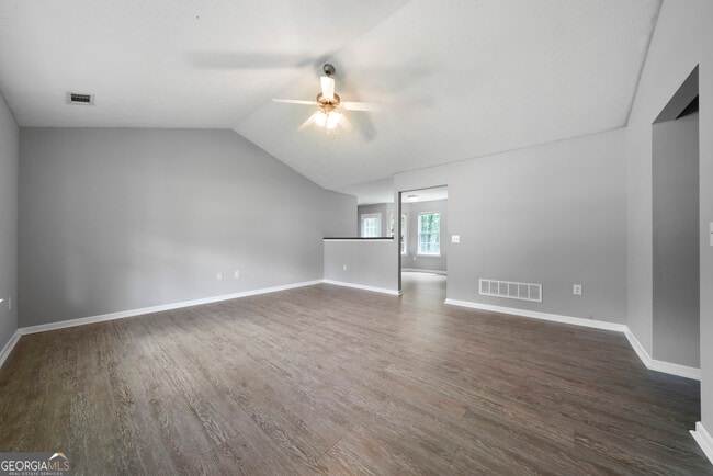 Building Photo - 761 Twin Oaks Ln