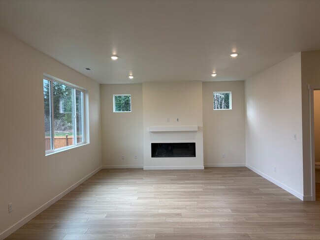 Building Photo - 17058 126th St E