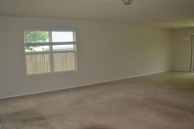 Building Photo - 1305 Swan Ridge Dr