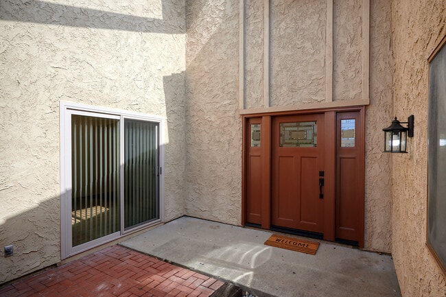 Building Photo - 2787 Lakeridge Ln