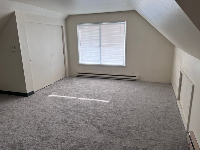 Foto del edificio - Charming Top-Floor Studio with Scenic Views at The Willows