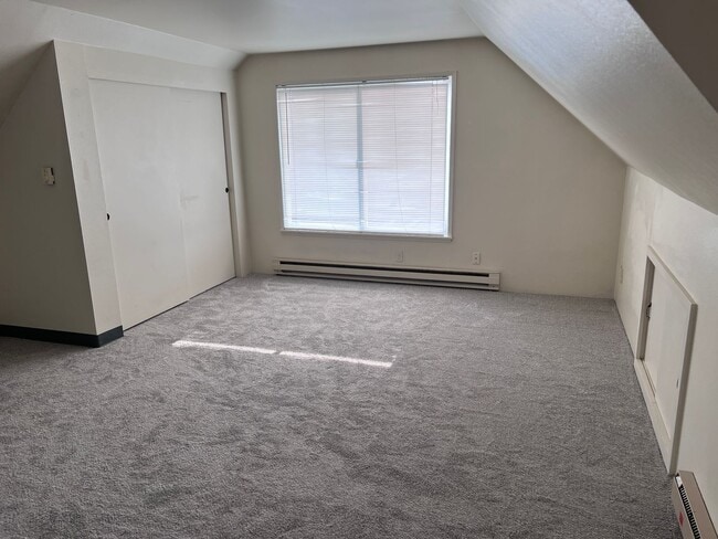 Building Photo - Charming Top-Floor Studio with Scenic Views at The Willows