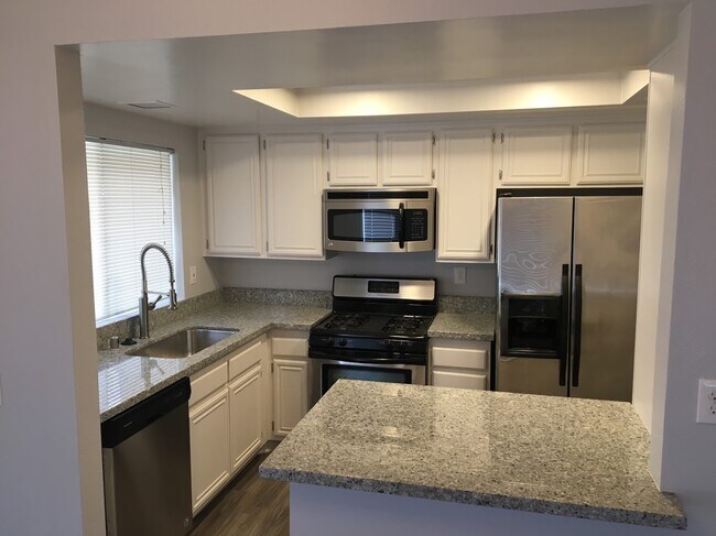 Building Photo - 1033 Ficus Ln