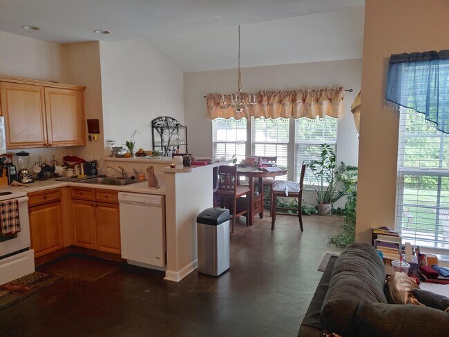 Foto del edificio - 5052 Parkview Way