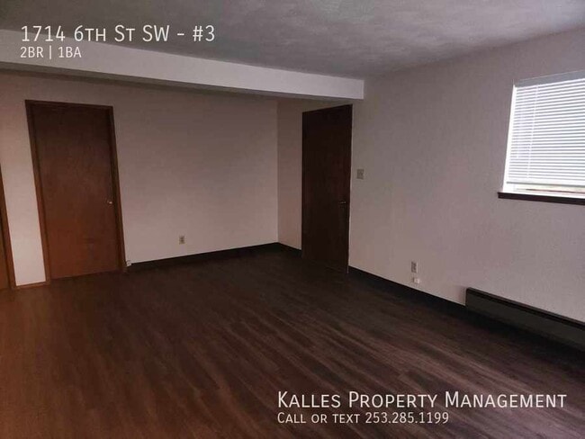 Building Photo - Cute 2 Bed 1 Bath Multi-Triplex