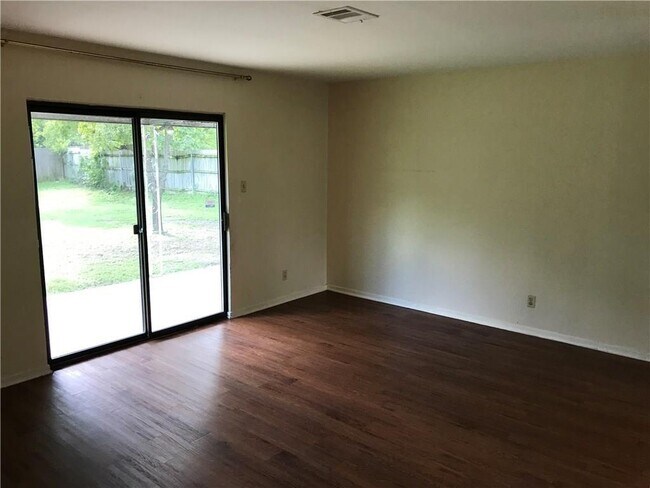 Foto del edificio - 7513 Eastcrest Dr
