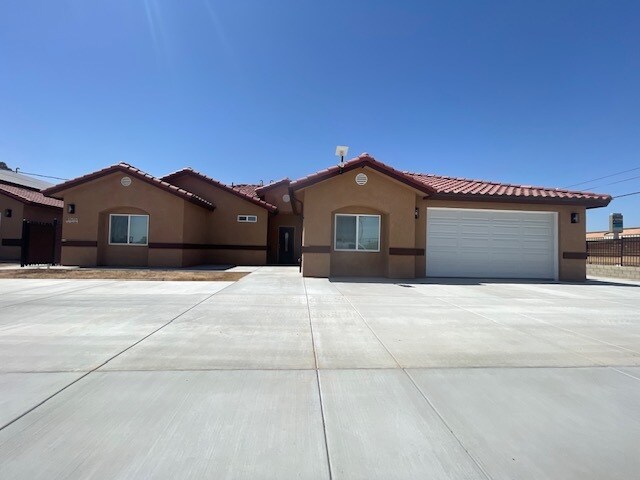 Primary Photo - 17515 Live Oak St