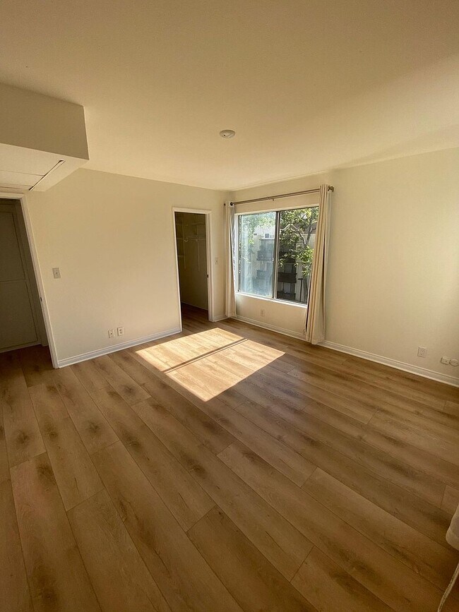 Foto del edificio - 8305 Summertime Ln