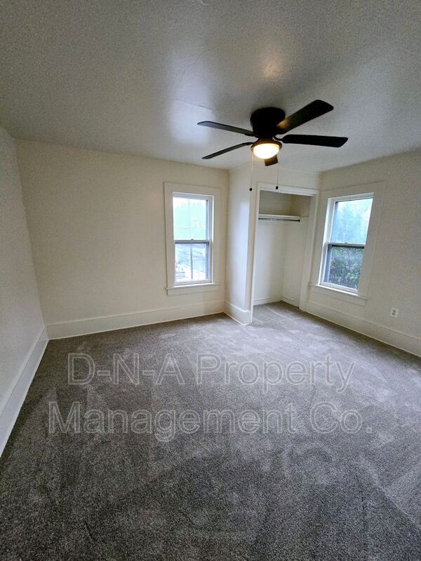 Building Photo - 557 Thomas St
