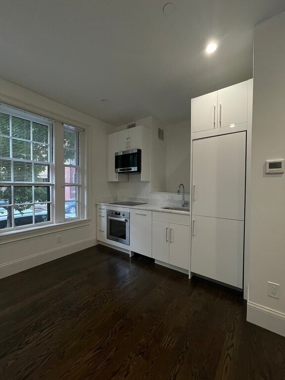Primary Photo - 152 Mt Vernon St
