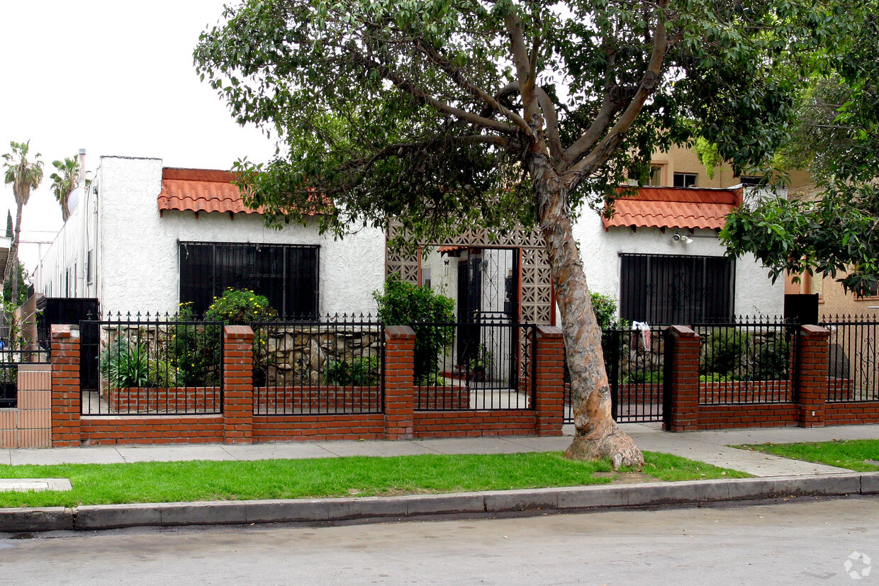 Building Photo - 1432 Gaviota Ave