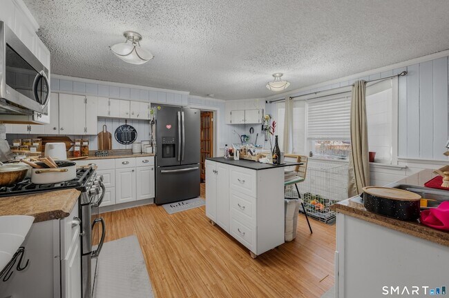 Foto del edificio - 349 Naubuc Ave