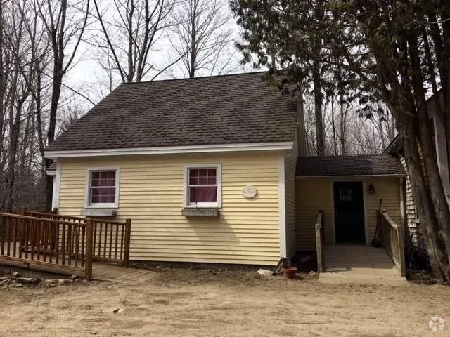 Building Photo - 738 N Line Rd