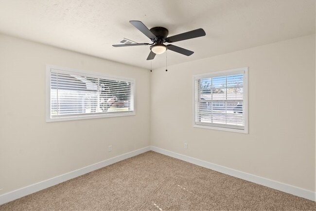 Building Photo - 821 Mark St