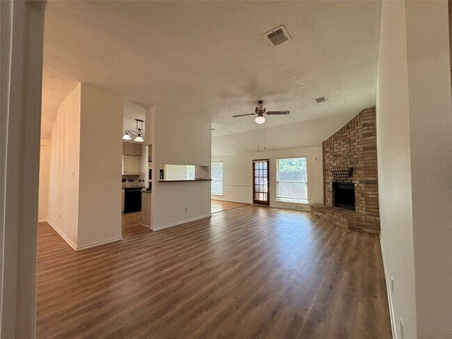 Foto del edificio - 15662 Pebble Lake Dr