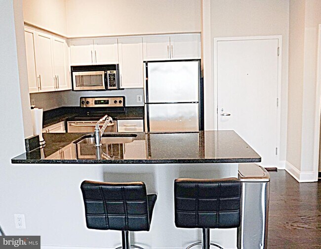 Foto del edificio - 7500 Woodmont Ave