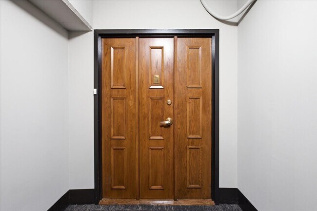 Foto del edificio - 4170 N Marine Dr