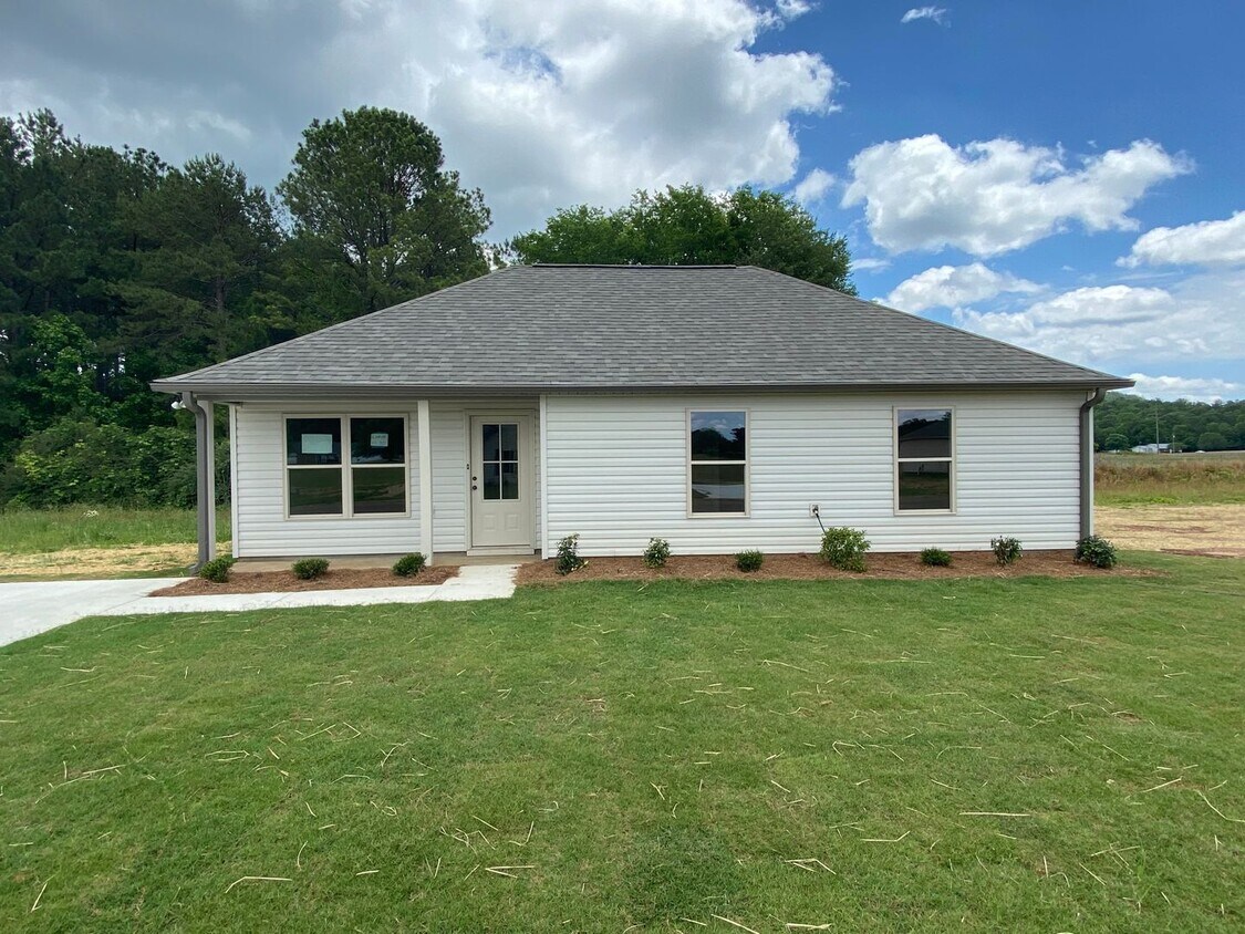 Foto principal - Home for rent in Talladega!!!! Available t...
