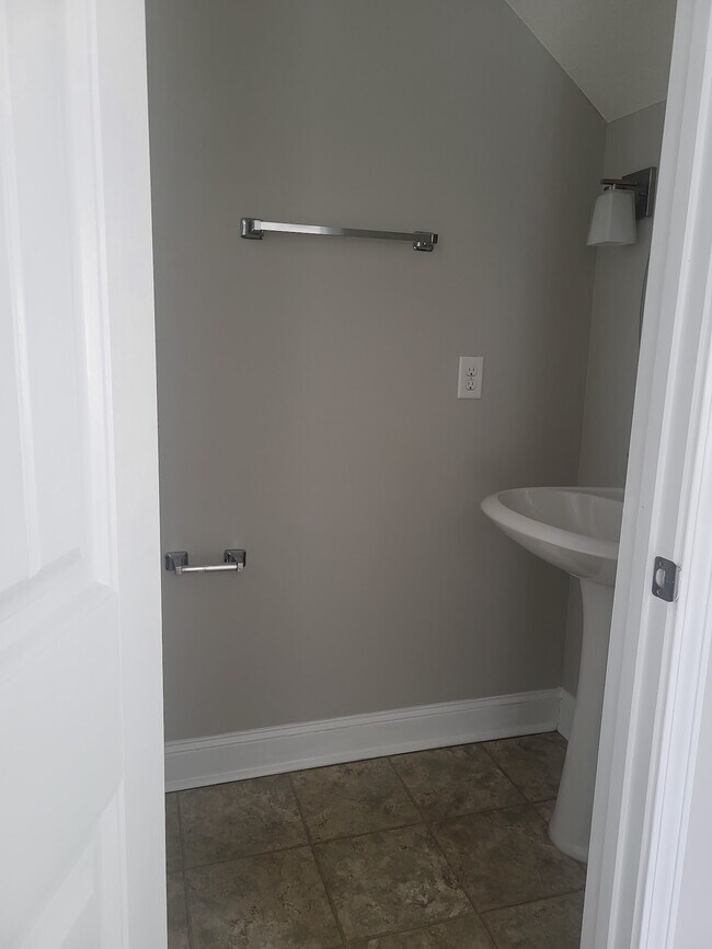 Building Photo - 1113 Creekside Cir