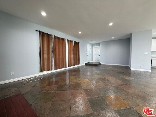 Foto del edificio - 15962 Gault St