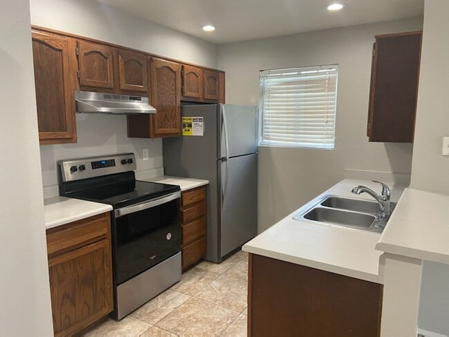 Building Photo - Private 2 bed Townhouse near University & Gilbert Rd in EastBrook community