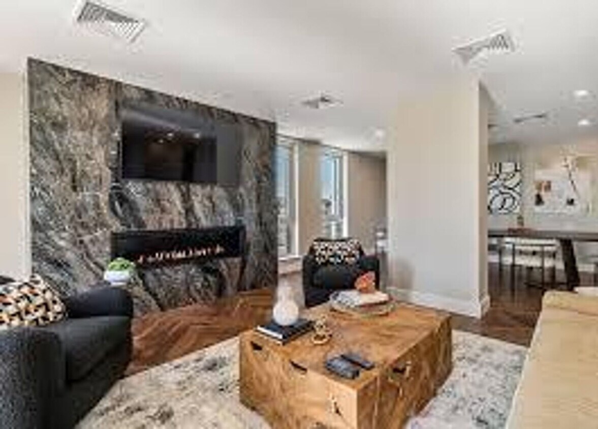 Foto principal - No Brokers Fee, Steps from the t Stop, The...