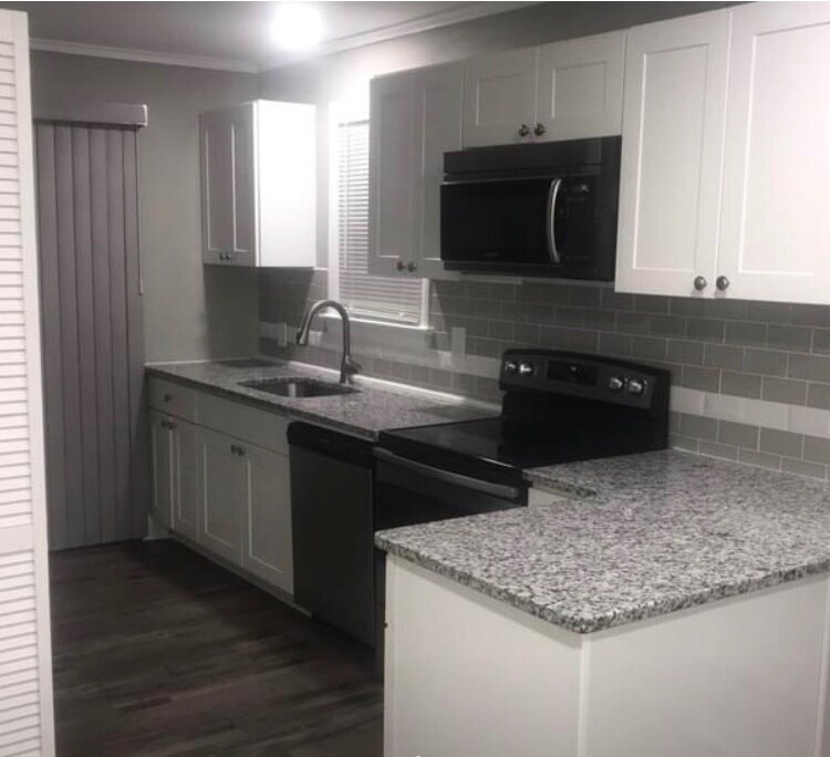 Primary Photo - 208 Bowie Ave