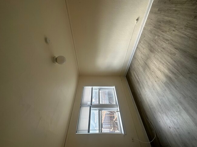 Building Photo - 633 W Deming Pl