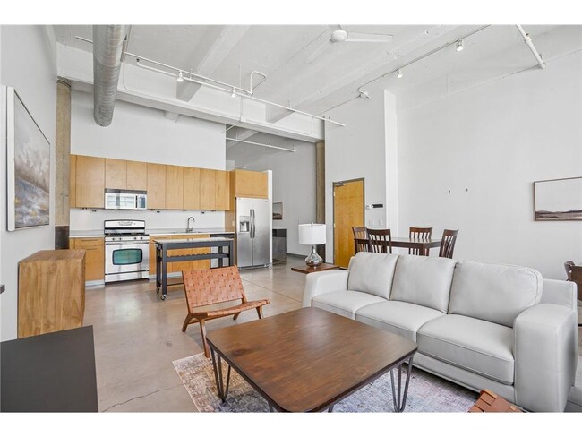 Building Photo - 700 N Washington Ave