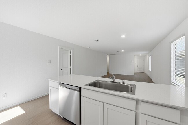 Foto del edificio - Brand New! Everything Included!!!