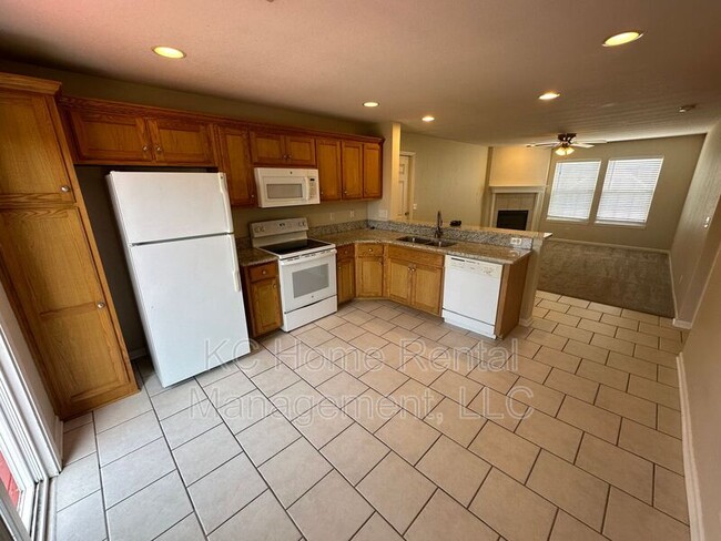 Building Photo - 15906 Prairie Way