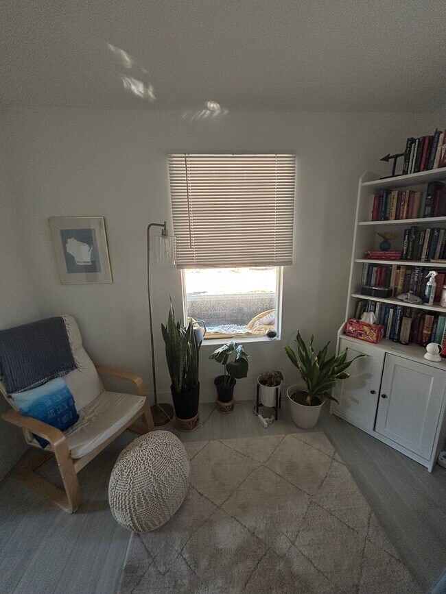 Foto del edificio - 3621 Potter St