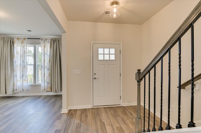 Foto del edificio - 6370 Whirlaway Rd