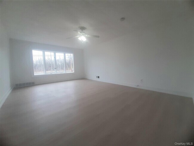 Foto del edificio - 1288 NY-9G