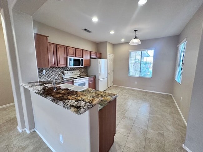 Building Photo - Updated 3 Bed/2 Bath in 55+ Community
