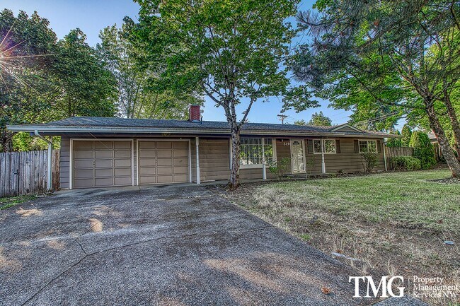 Foto del edificio - Classic Ranch style home w/ 3 beds 1.5 bat...