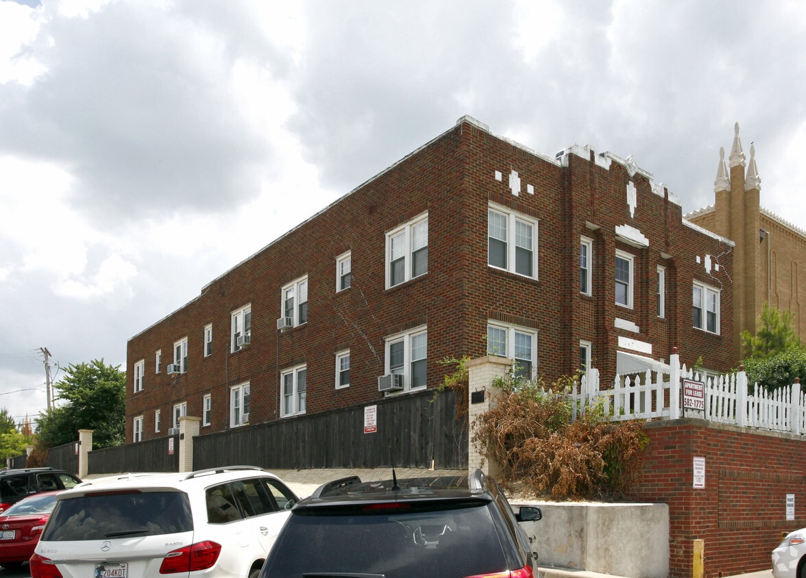 Building Photo - Georgian Terrace