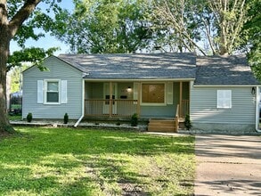 Building Photo - 2418 E Kirkwood St