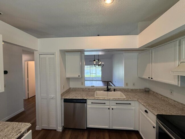 Foto del edificio - 13531 Summerton Dr