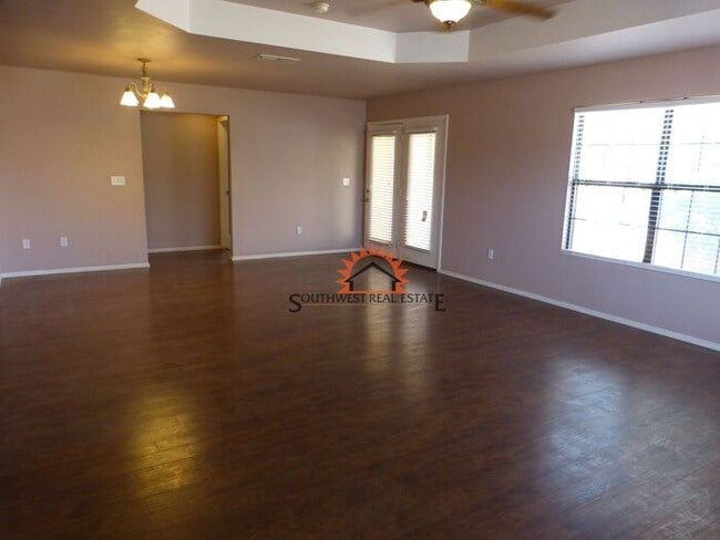 Building Photo - Spacious 2 bedroom 2 bath Duplex.