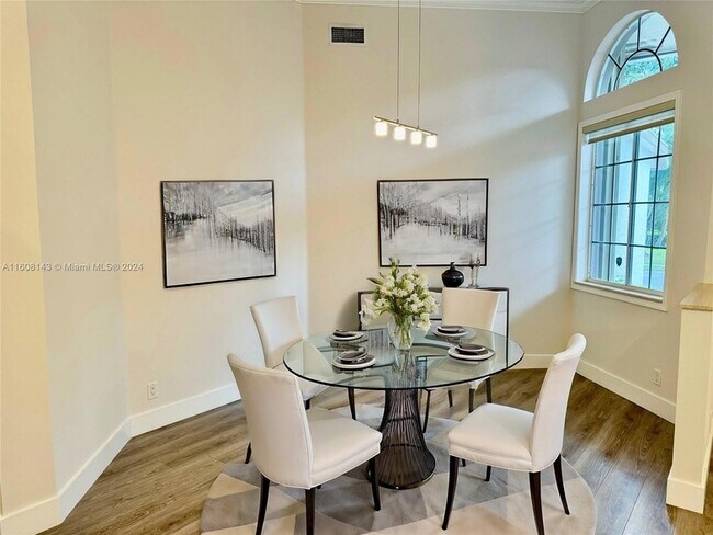 Building Photo - 2774 Oakbrook Dr