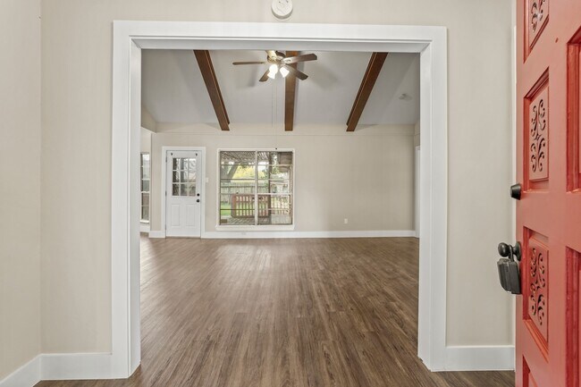 Foto del edificio - 13755 Drakewood Dr