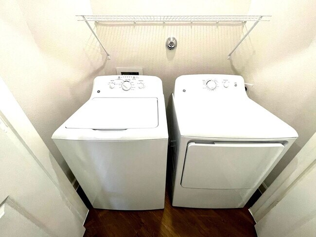 Foto del edificio - 2300 N Friendship Rd