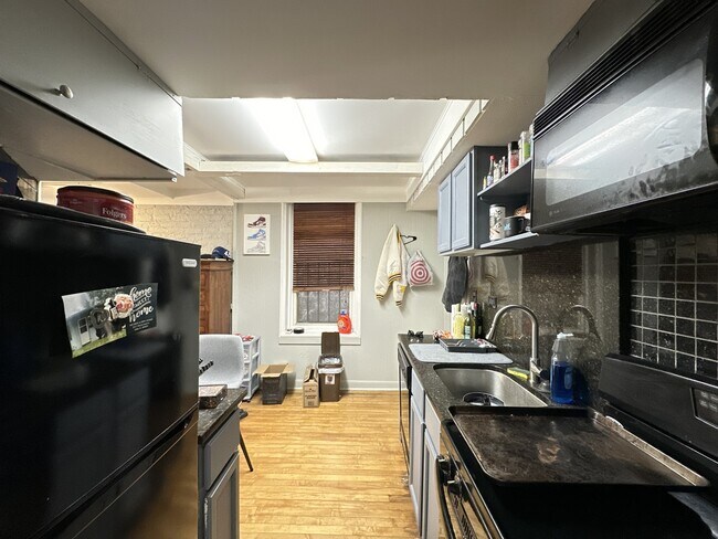 Foto del edificio - 2141 W Webster Ave