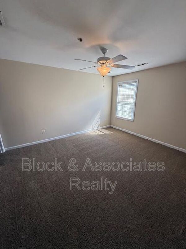 Foto del edificio - 4068 Bentley Dr