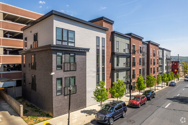 Building Photo - Walnut Street Commons