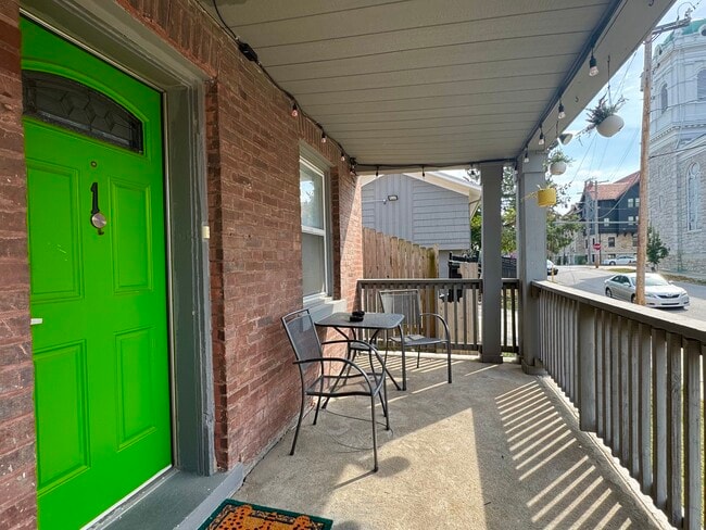 Building Photo - 512 W 39th Ter