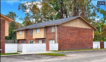 Building Photo - 100 Lewis Dr Building Photo - 100 Lewis Dr