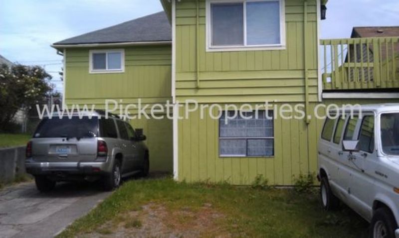 Primary Photo - 821 1/2 Cogean Ave