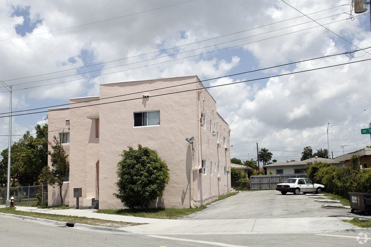 Building Photo - 751 SE 11th Pl